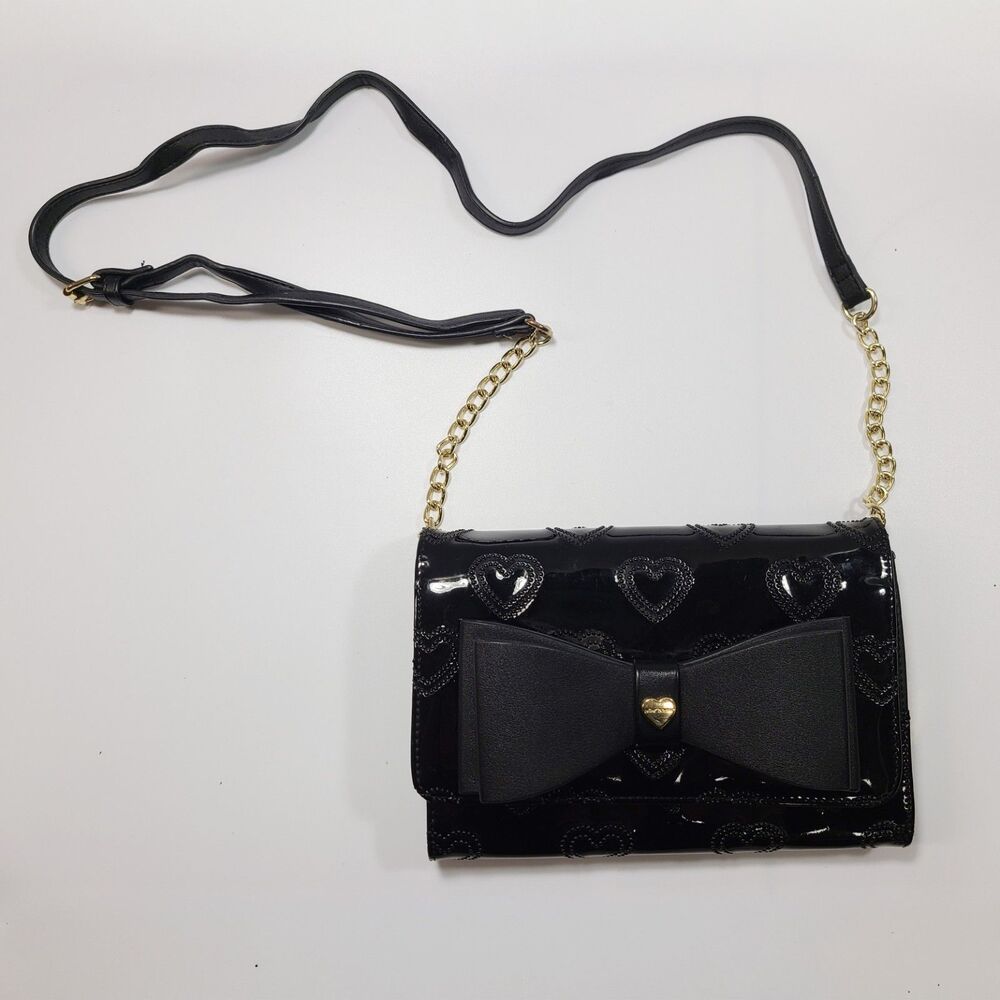 Betsey Johnson Black Patent Leather Heart Quilted Crossbody Bow Clutch Bag Gold